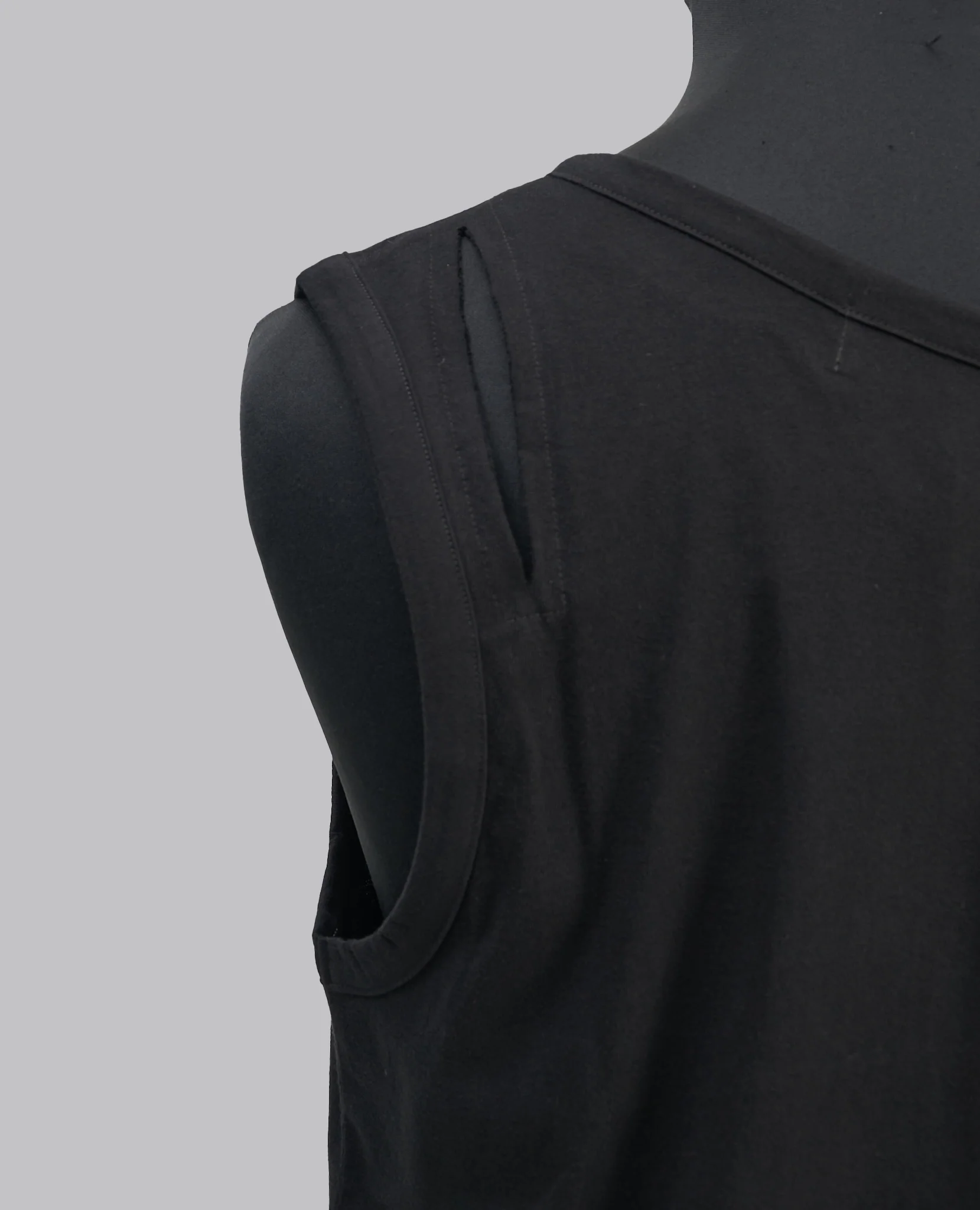 BINDER V NECK TANK TOP - Image 5