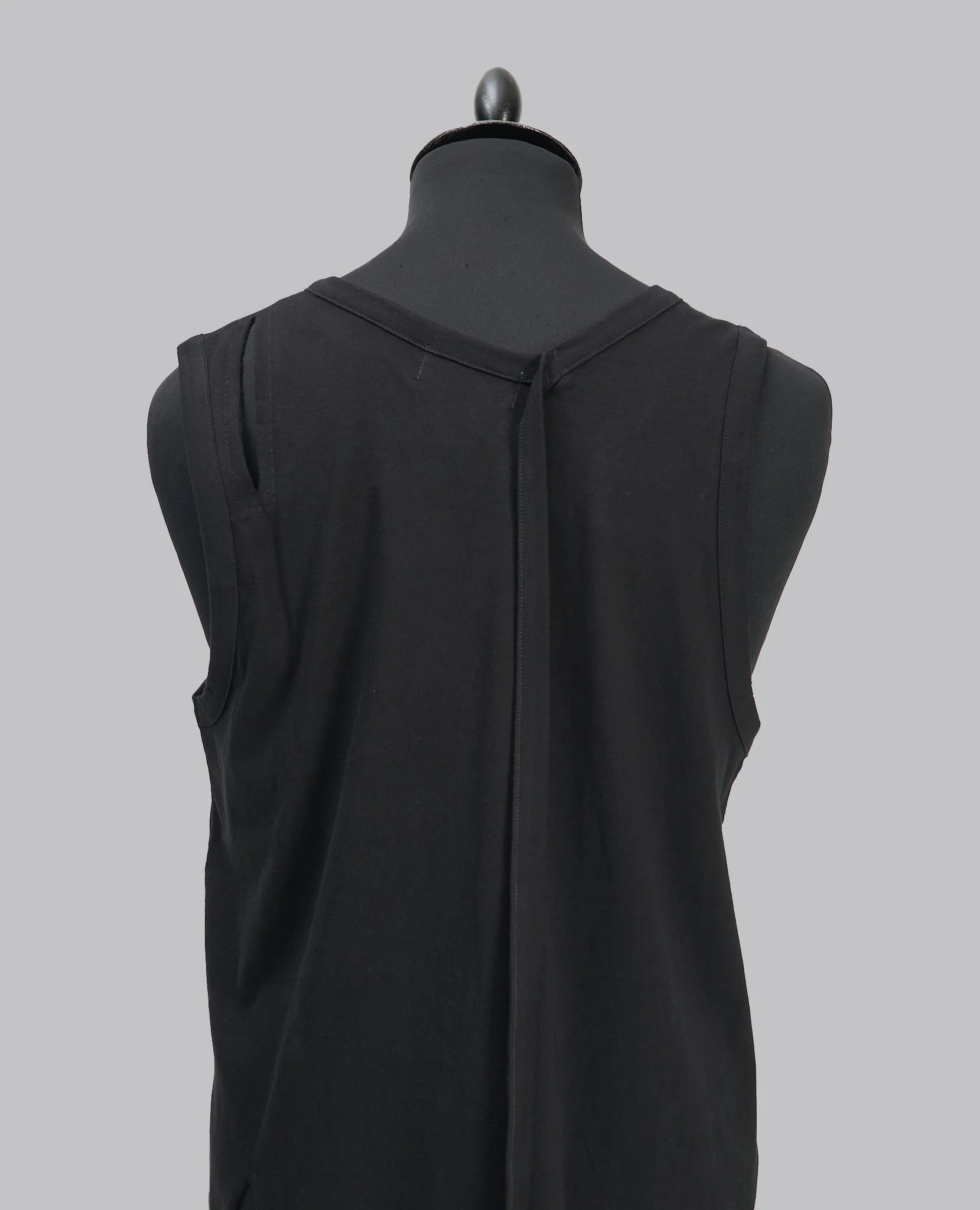 BINDER V NECK TANK TOP - Image 6