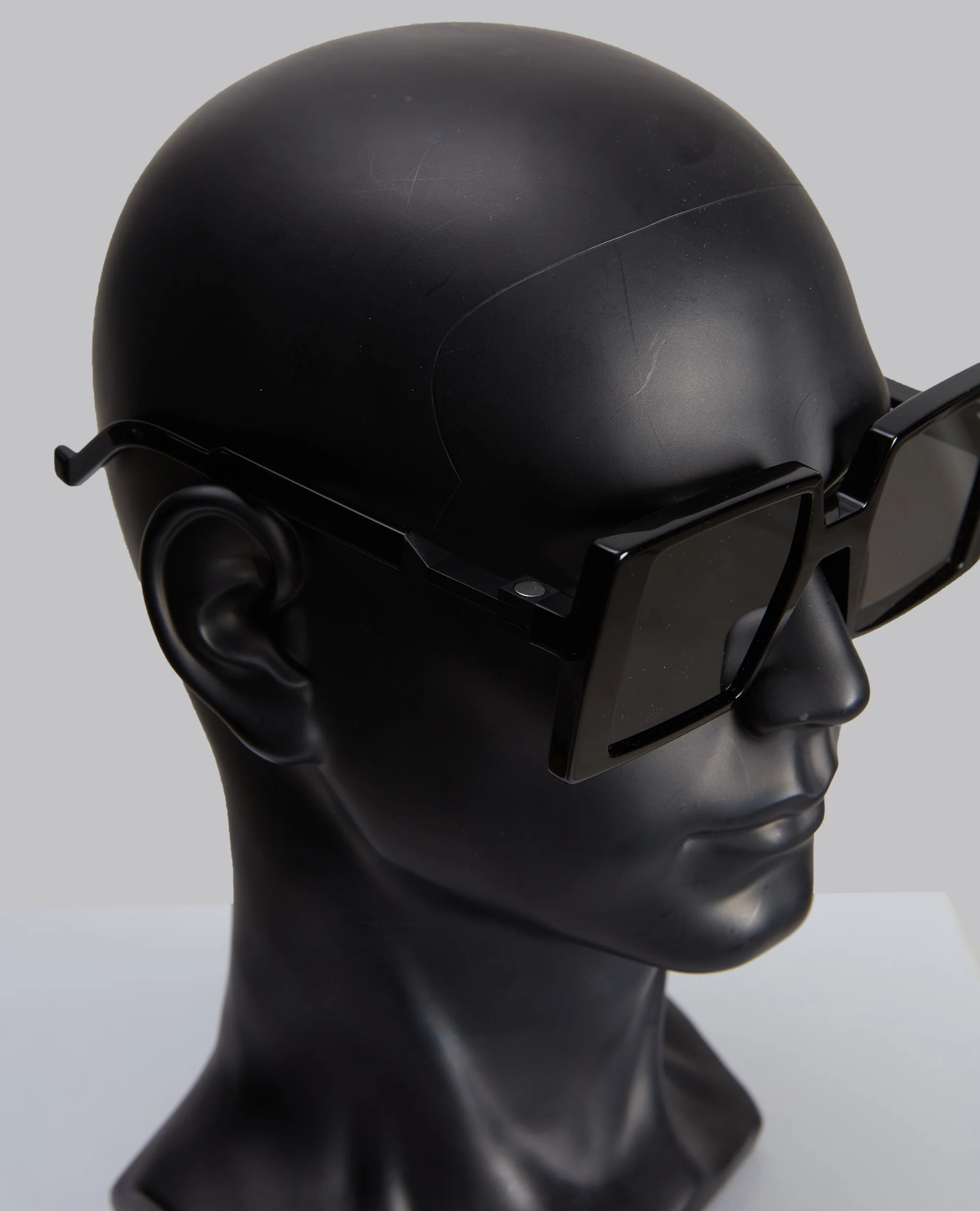 WL0002 Sunglasses - Image 4