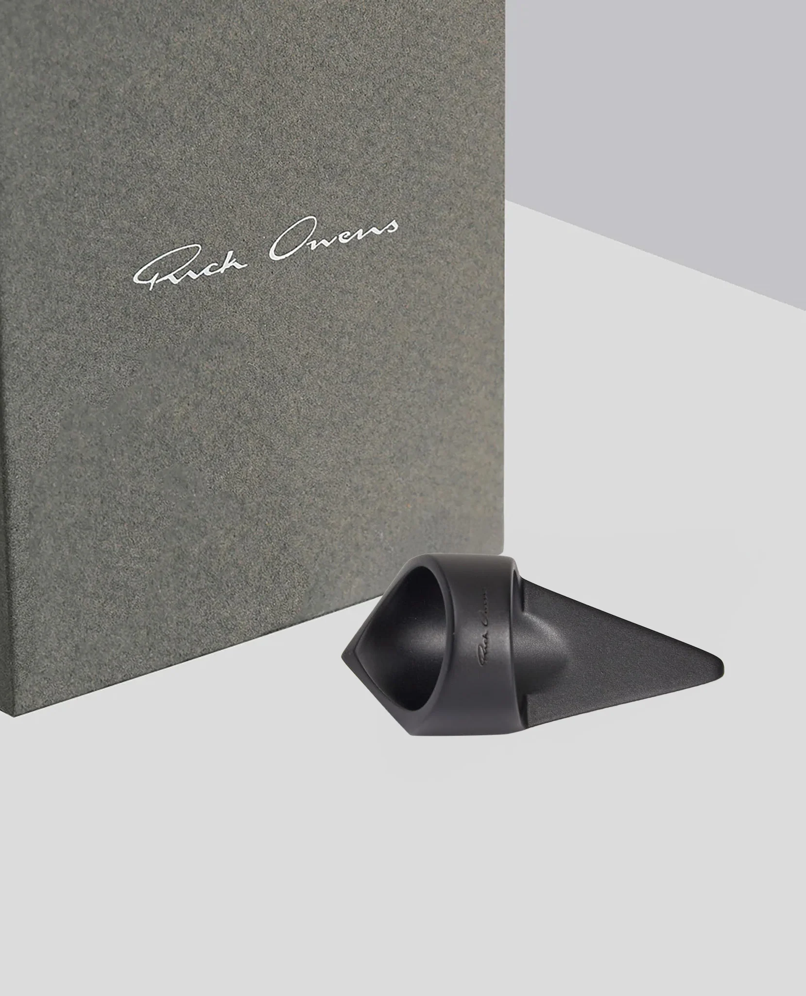 HOLLYWOOD PYRAMID RING BLACK - Image 3