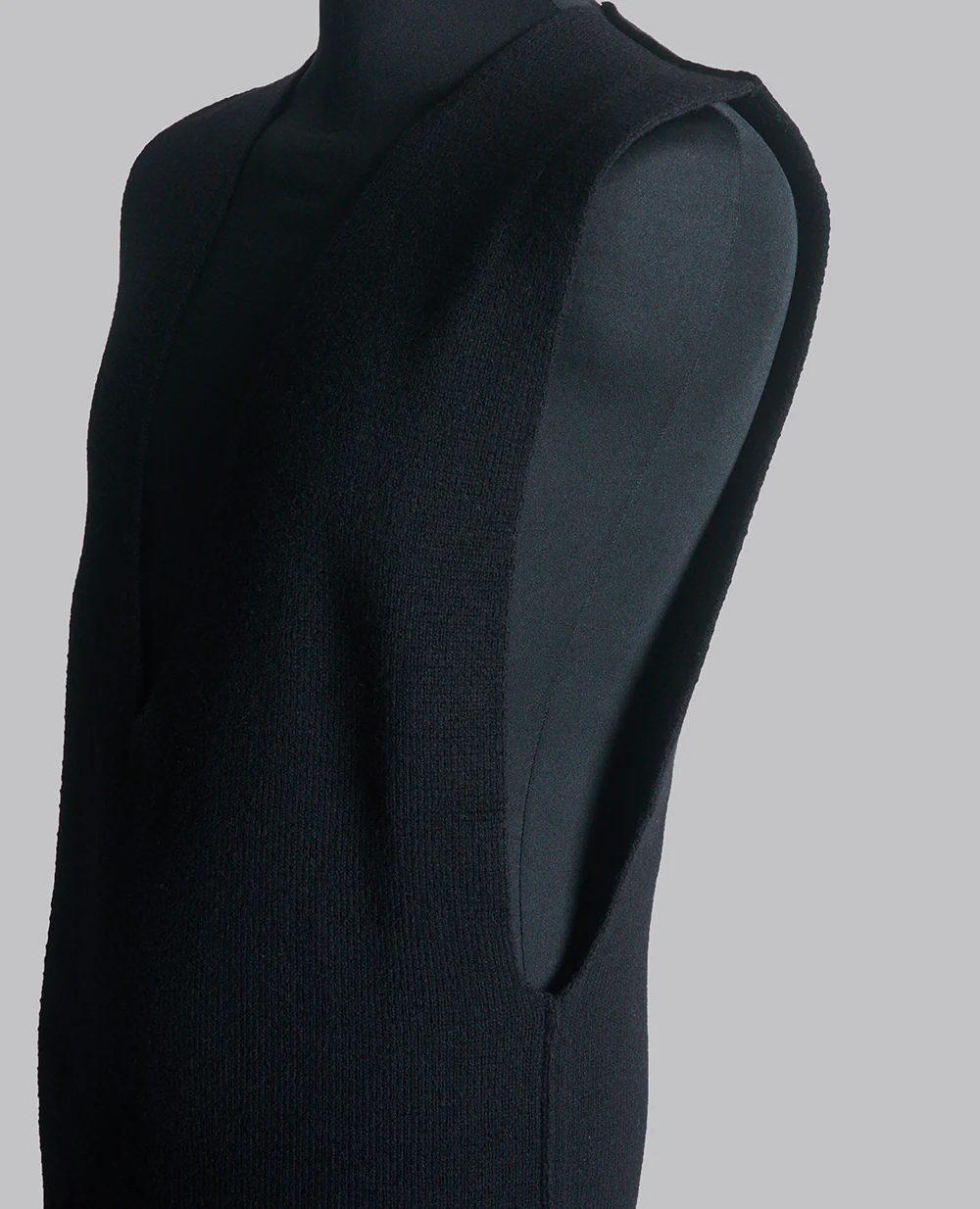 LUXOR V NECK - Image 3