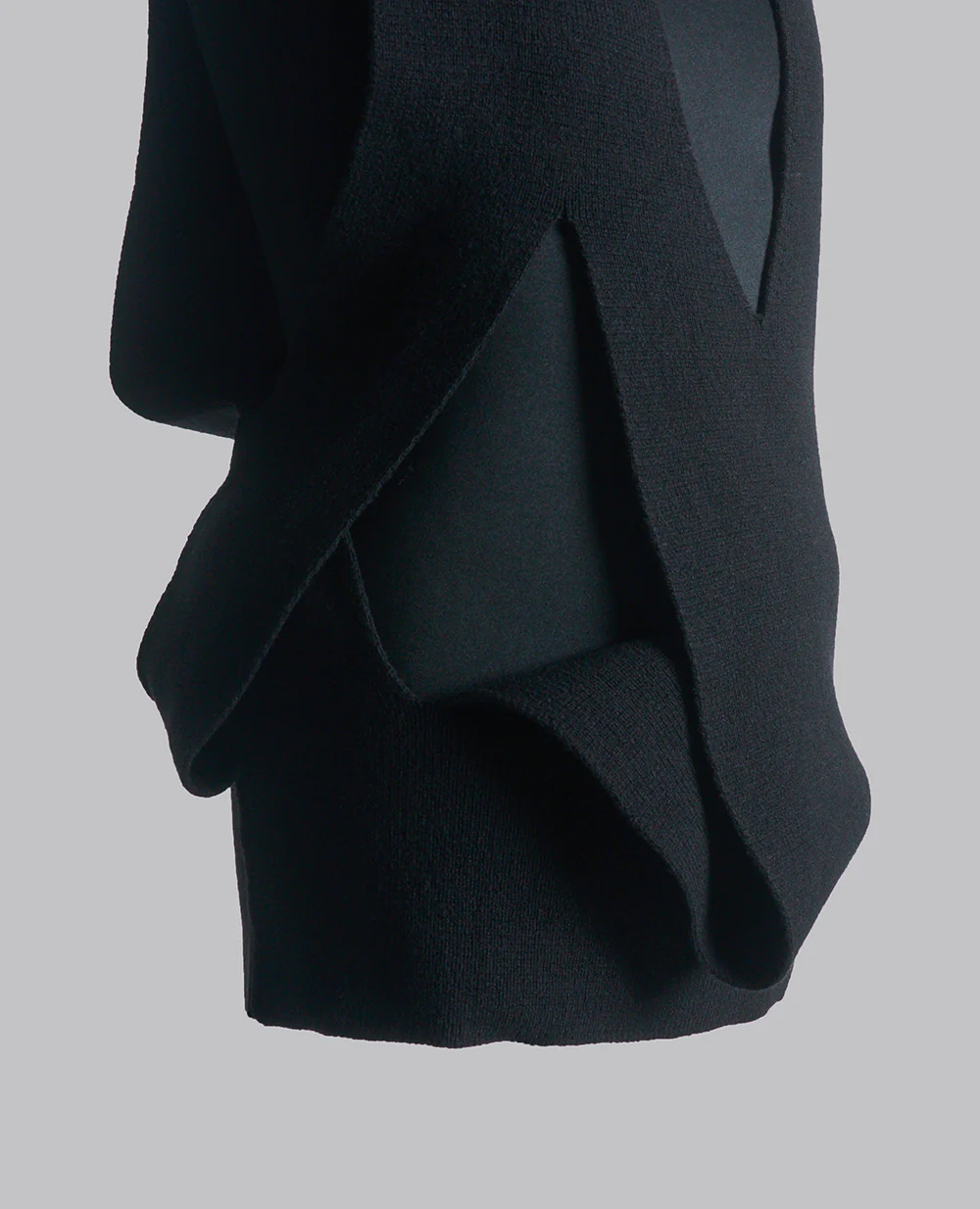 LUXOR V NECK - Image 9